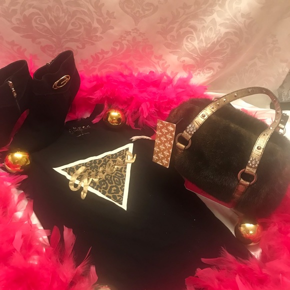 COPY - Adorable fur and crystal vintage y2k guess purse and tee shirt set❤️ - Picture 10 of 11